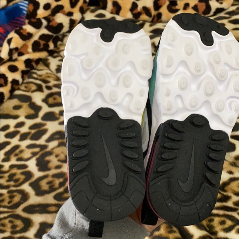 Nike - Picture 2 of 3